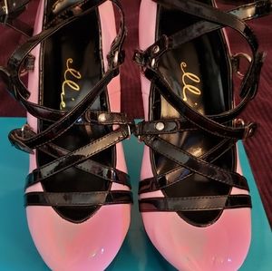 Size 8 pink stilettos, rocking it girl!